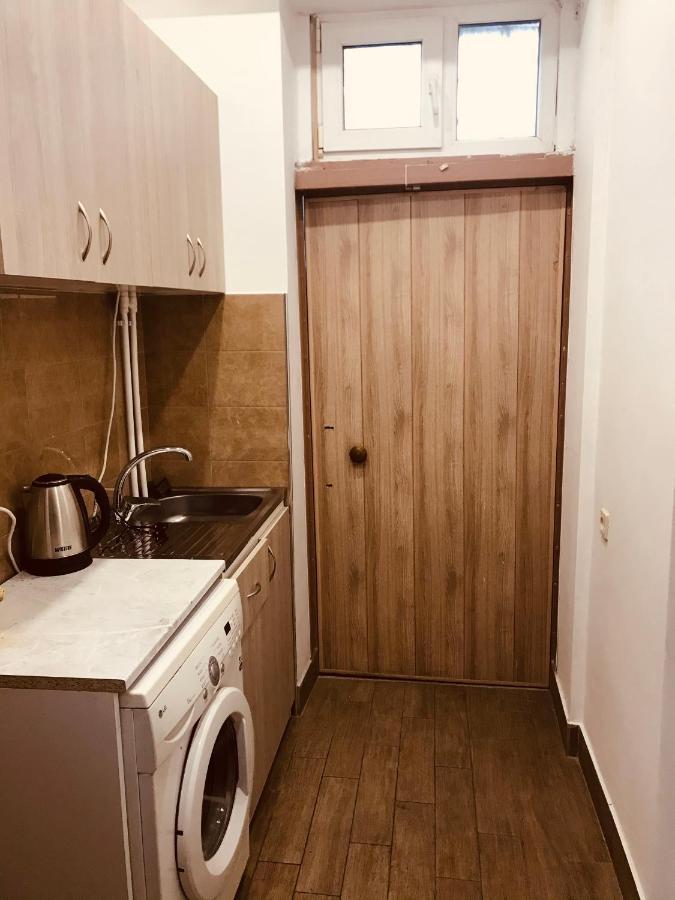 Studio Apartment Near Republic Square 耶烈万 外观 照片
