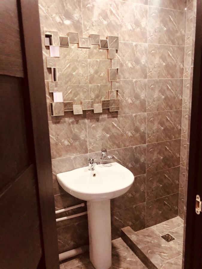 Studio Apartment Near Republic Square 耶烈万 外观 照片