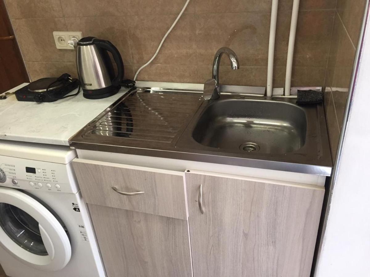 Studio Apartment Near Republic Square 耶烈万 外观 照片