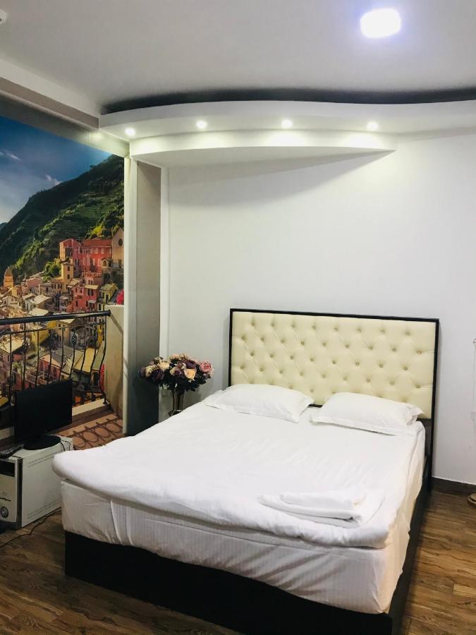 Studio Apartment Near Republic Square 耶烈万 外观 照片